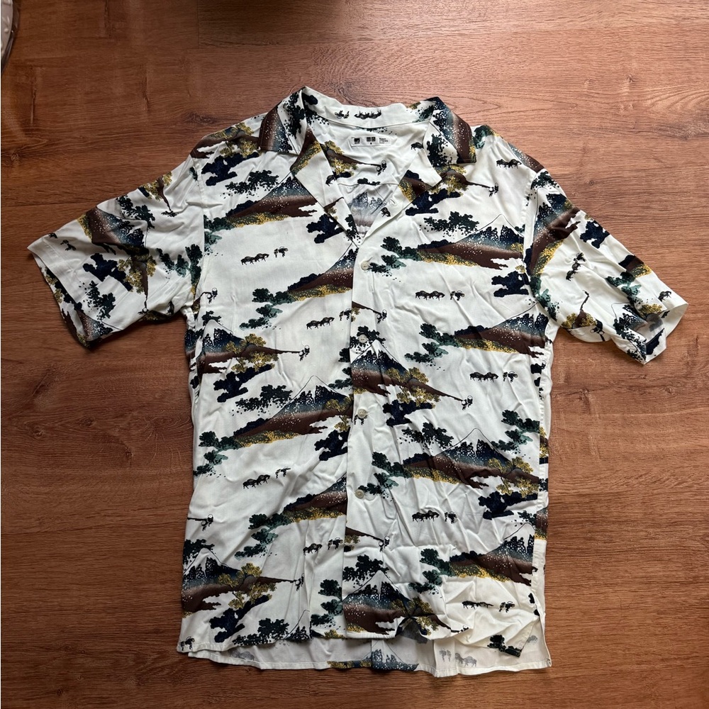 Uniqlo Men's White Short-Sleeve Printed Camp Shirt